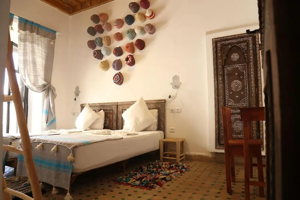 Riad Inna & Watersports Center As-Suwajra